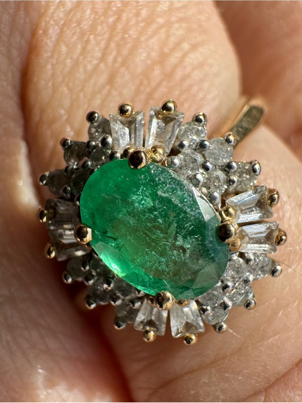 Natural emerald, diamonds and 10K solid yellow gold ring - Picture 11 of 15